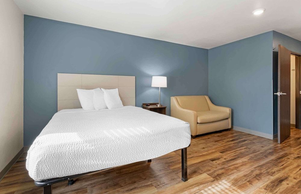 Extended Stay America Select Suites Deerfield Beach Deluxe Studio, Non Smoking, Refrigerator & Microwave