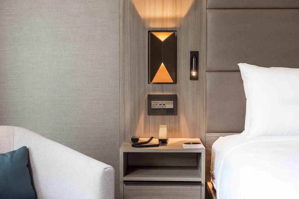 AC Hotel by Marriott Boston Cleveland Circle Room, 1 King Bed 4