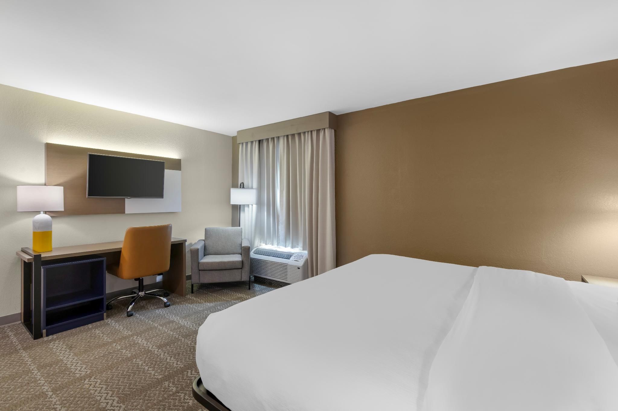 1 King Bed, Suite, Nonsmoking, Accessible, Upgrade