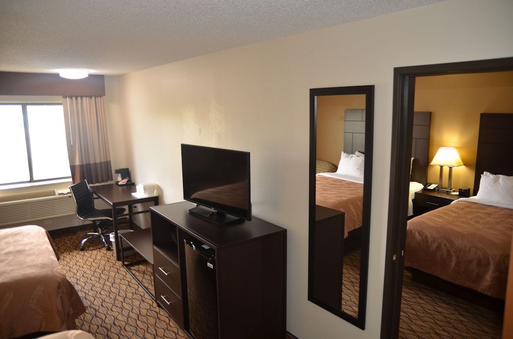 Quality Inn New London Standard Room, 2 Queen Beds, Non Smoking (Chair and Desk) 2