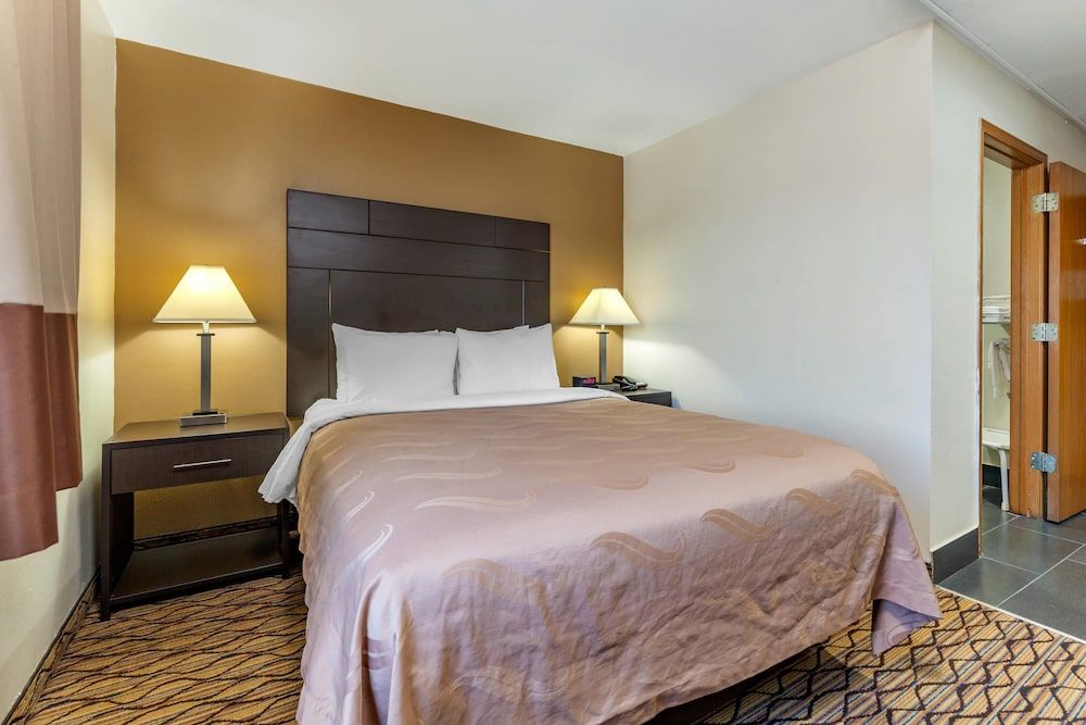 Quality Inn New London Room, 1 Queen Bed, Accessible, Non Smoking 2