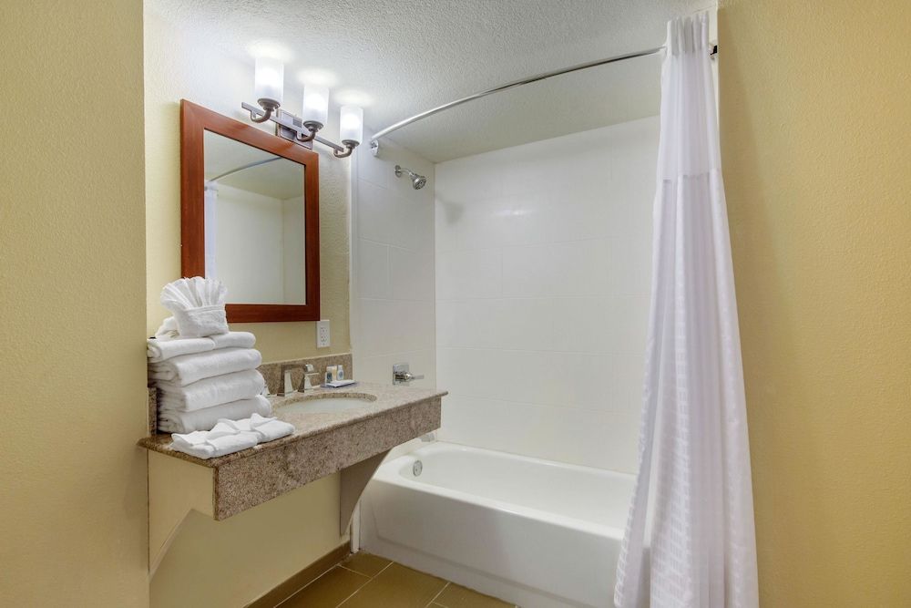 Comfort Inn & Suites SW Houston Sugarland