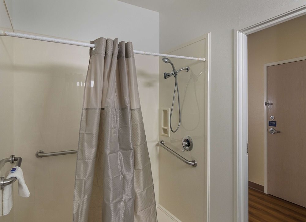 Motel 6 Terrell, TX Deluxe Room, 1 Queen Bed, Accessible, Non Smoking 8