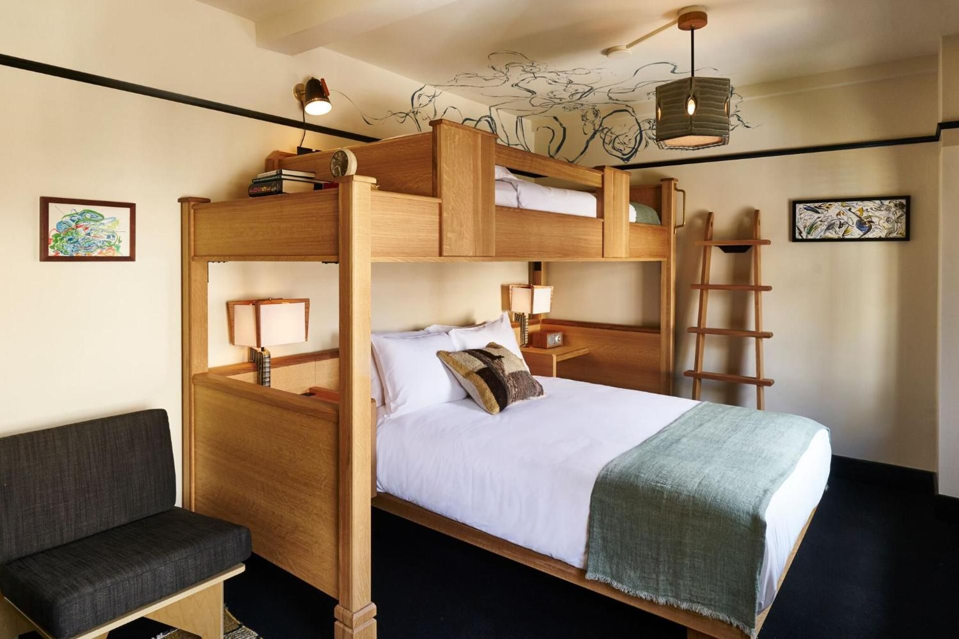 undefined Freehand New York 9