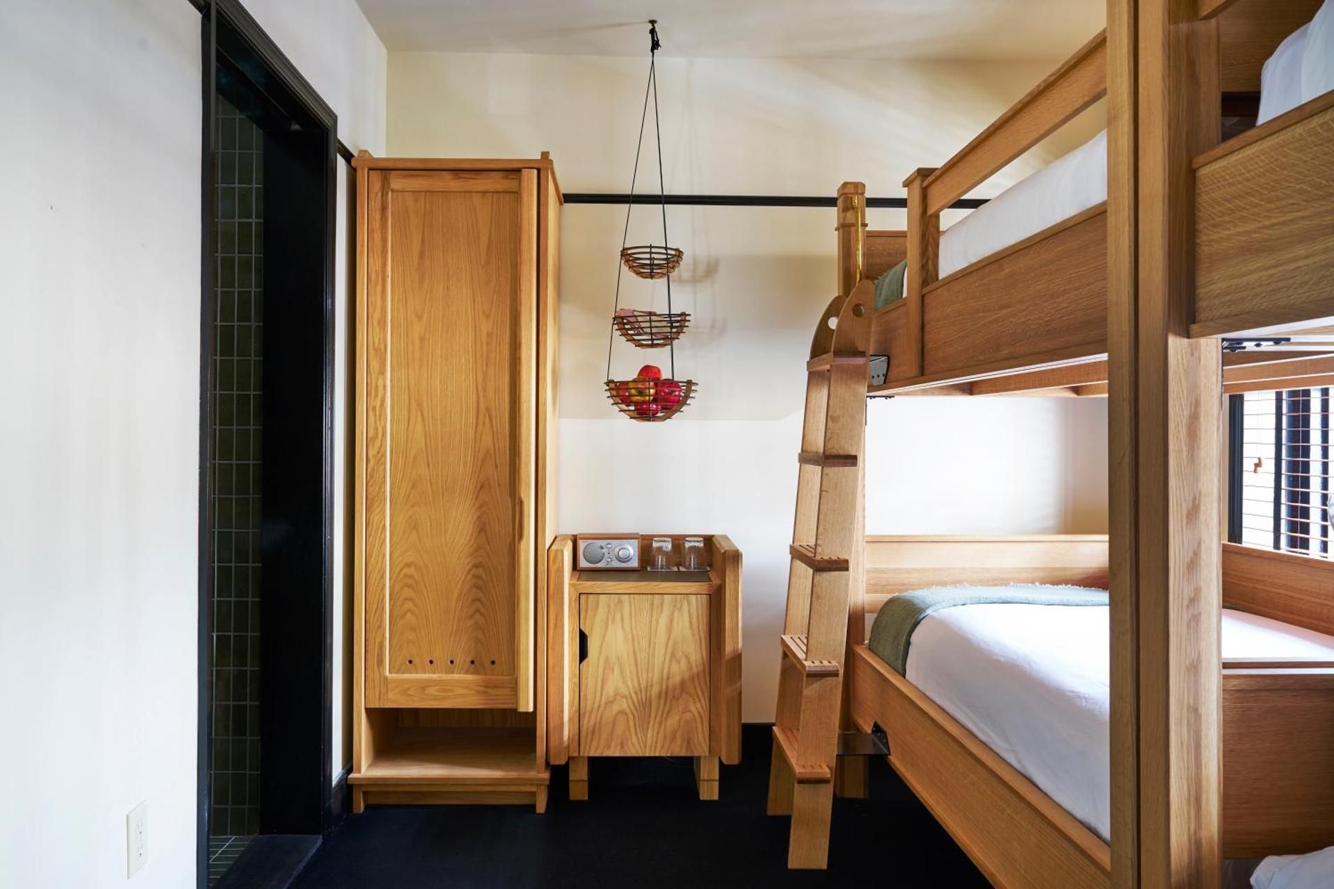 undefined Freehand New York 7