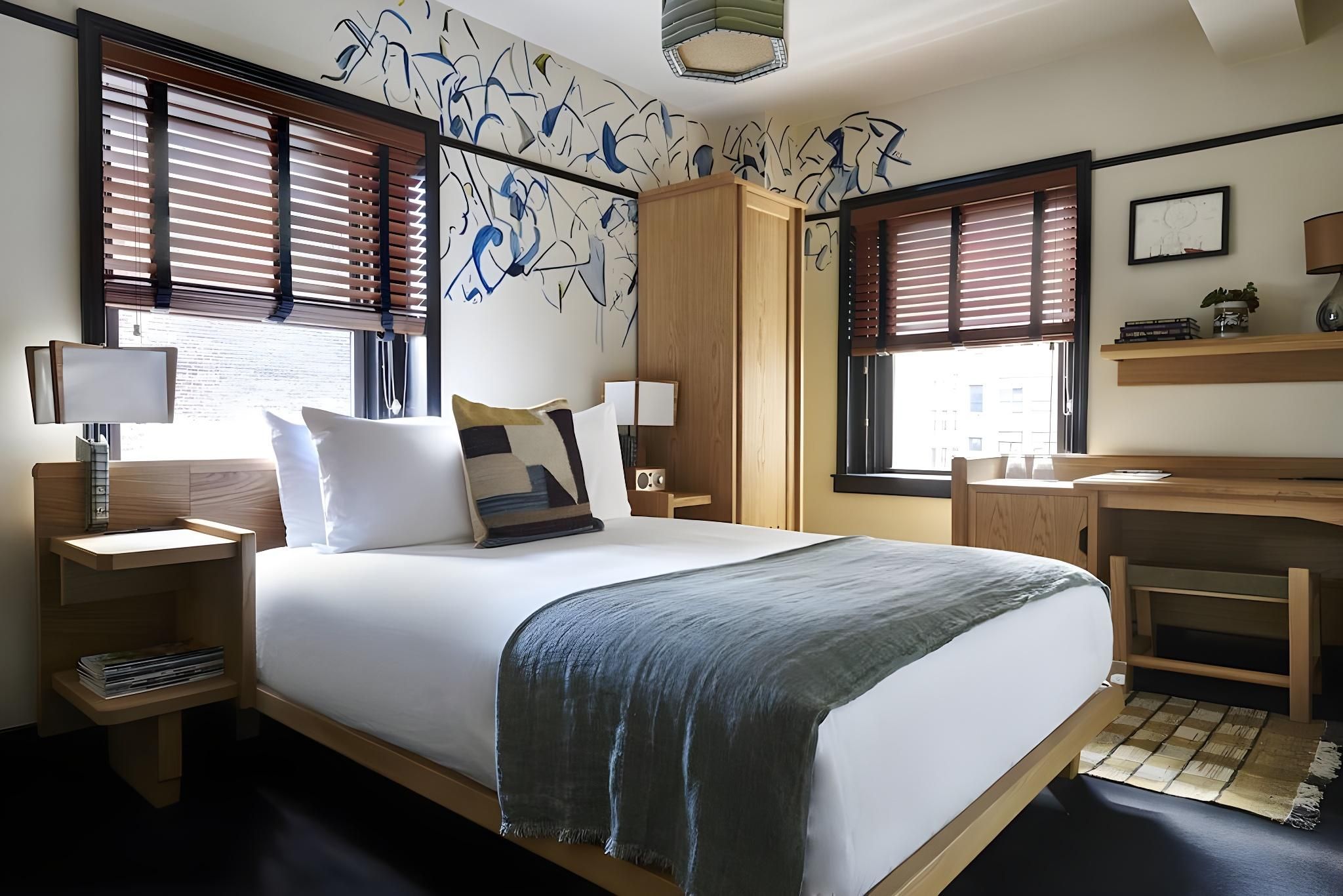 Deluxe Corner King Room