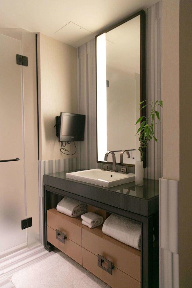 The Dominick Room, 1 King Bed, Mobility Accessible (Hudson Square) 3