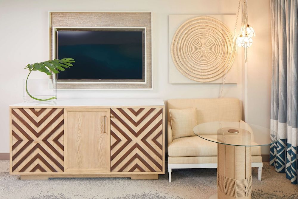 OUTRIGGER Waikiki Beachcomber Hotel Room, 2 Double Beds, Mobility Accessible, View (Waikiki View) 6