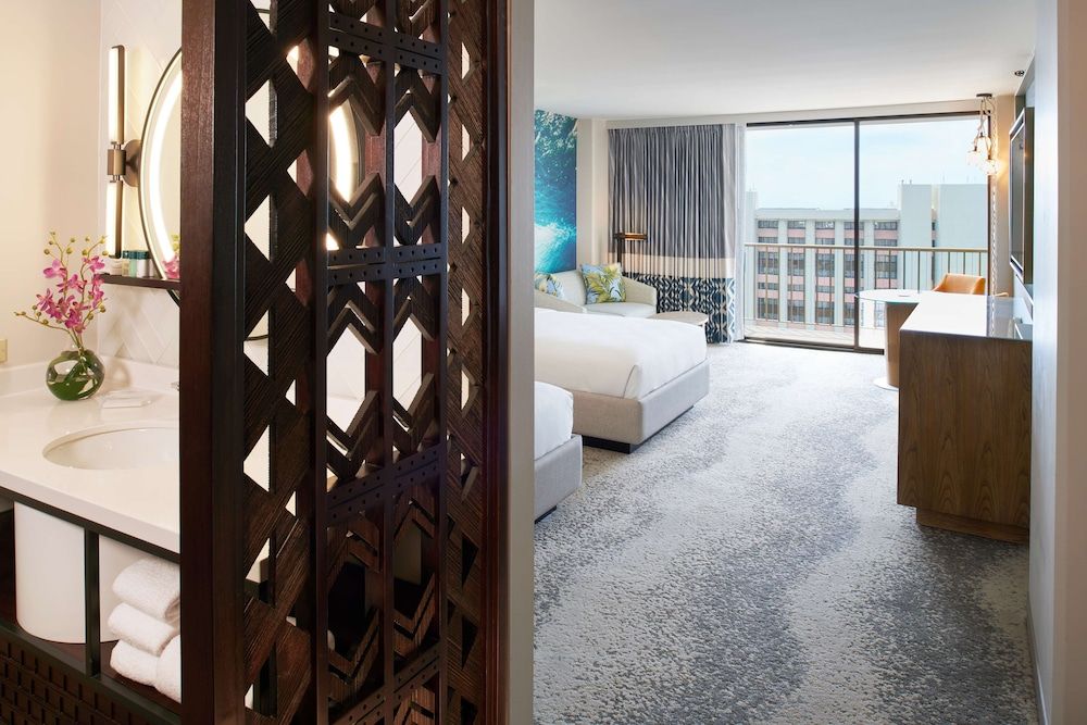 OUTRIGGER Waikiki Beachcomber Hotel Junior Suite, 2 Double Beds, Mobility Accessible 2
