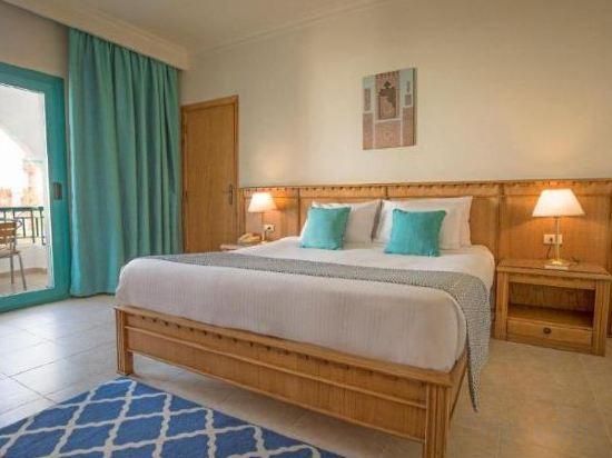 Deluxe Partial Sea View