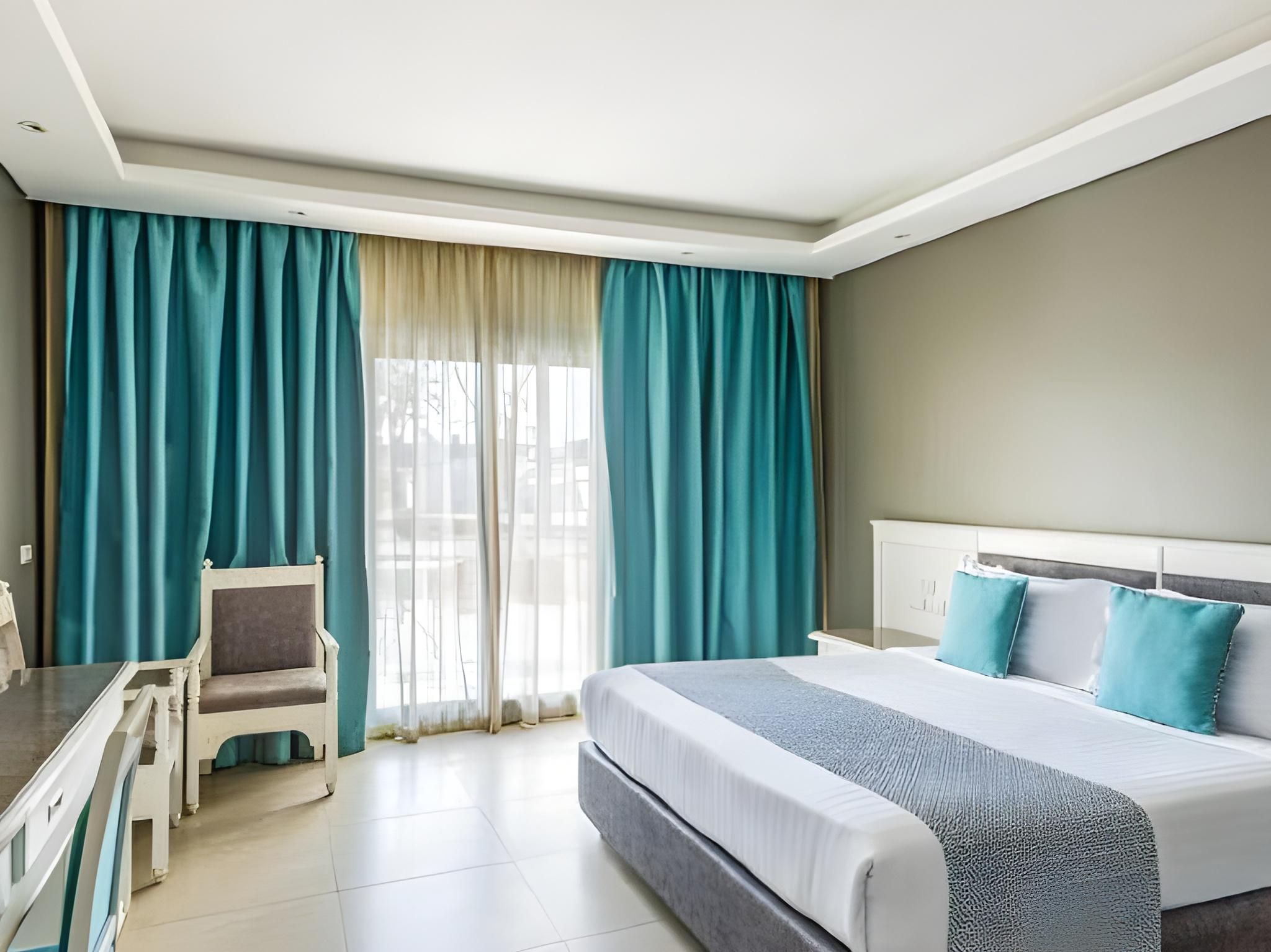 Deluxe Partial Sea View