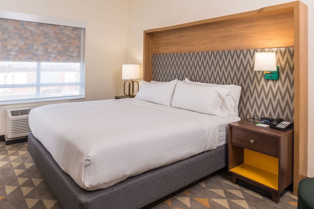 Standard Room, 1 King Bed, Accessible (Communications, Accessible Tub)