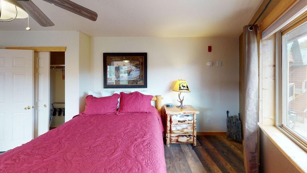 Luxury Apartment, 2 Bedrooms, Fireplace, Mountain View