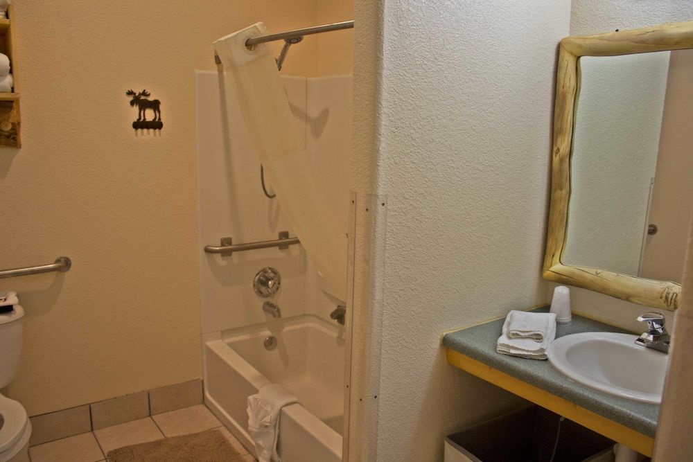 Comfort Room, 1 King Bed, Accessible, Balcony