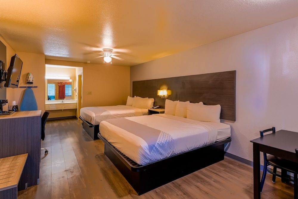 Room (2 King Beds)