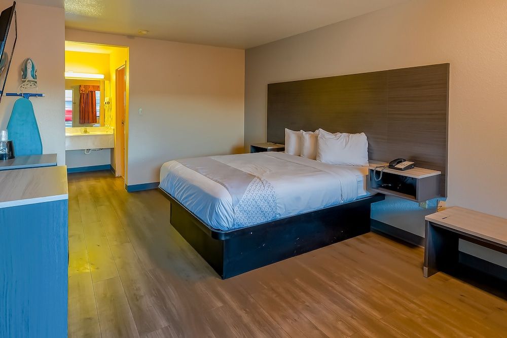 Room, 1 Queen Bed, Smoking