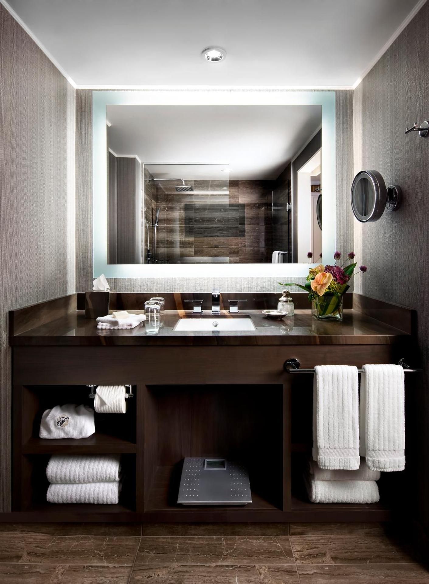 Fairmont Gold Harbor View Room with King Bed