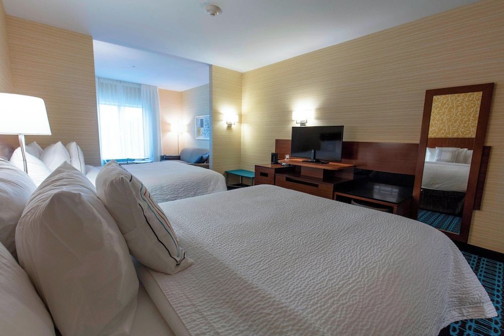 Suite, 1 King Bed with Sofa bed (Mobility/Hearing Accessible, Tub)