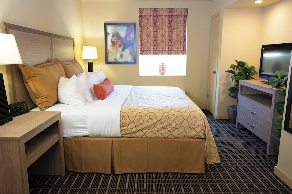 Family Suite, King and Sofa Bed, 1 Bedroom, Kitchen