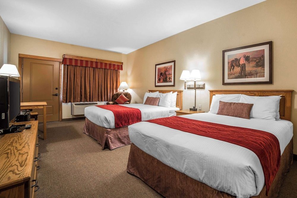 Room, 2 Queen Beds, Non Smoking, Mountain View