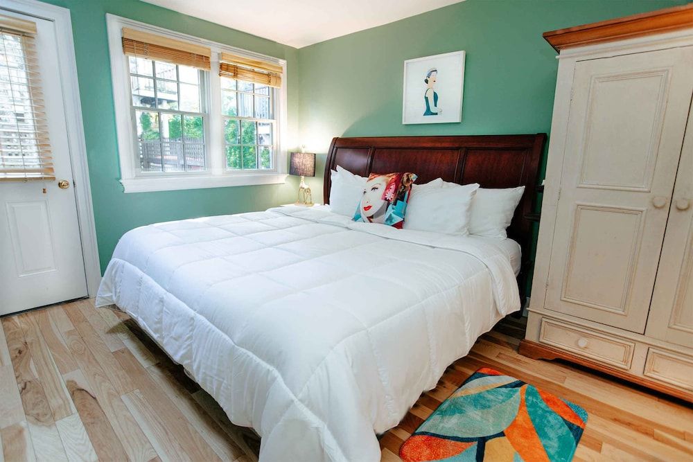 Room, 1 King Bed with Sofa bed, Private Bathroom, Park View