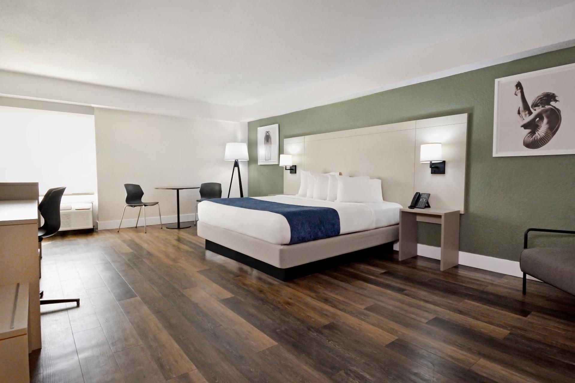 1 King Bed, Superior Tower Room, Non-Smoking