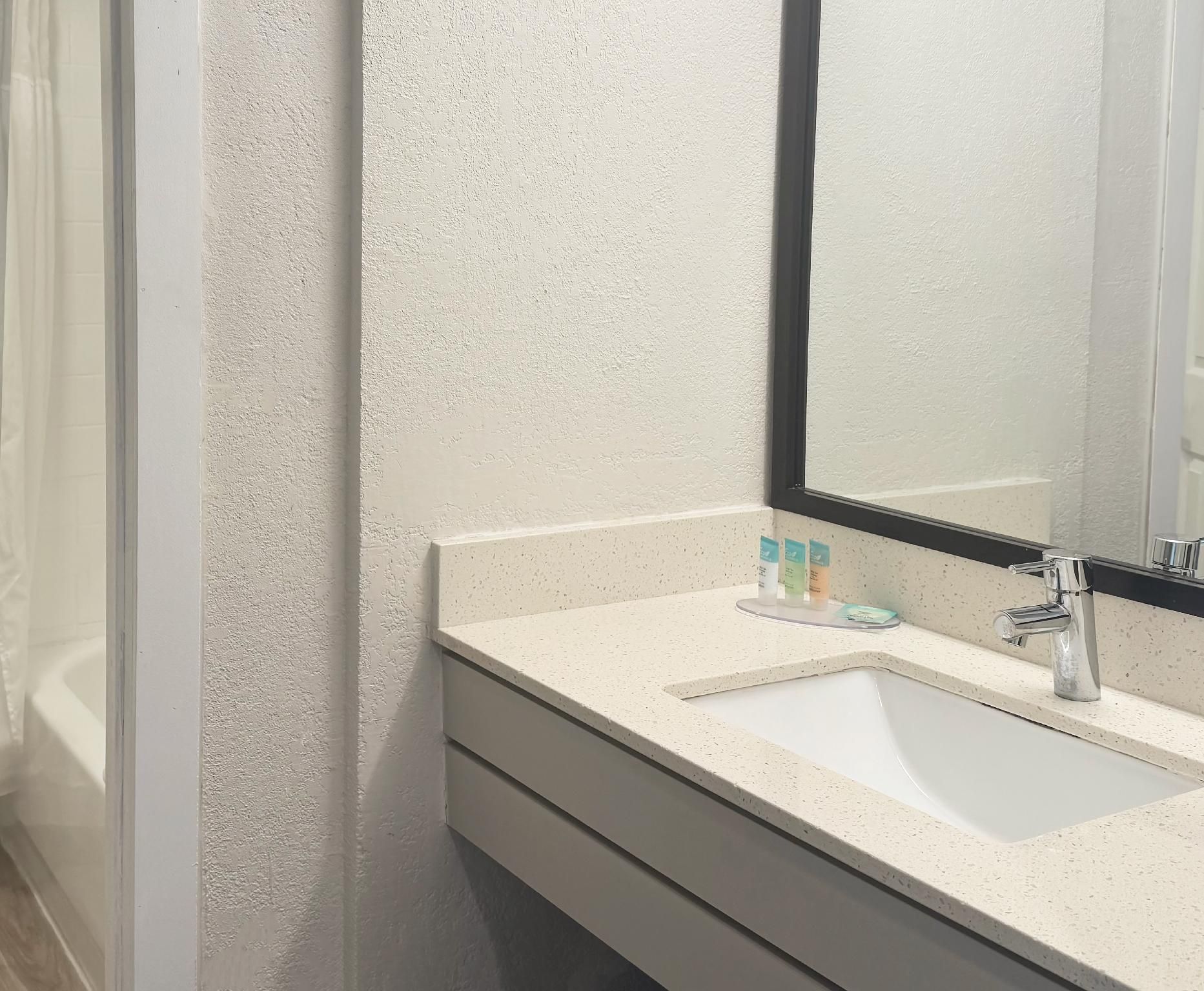 1 King Bed, Deluxe Tower Room, Non-Smoking