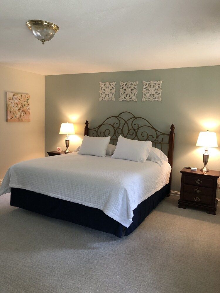 Room, Private Bathroom (6 - Amanda Barrow Room - King - Mansion View - upstairs)