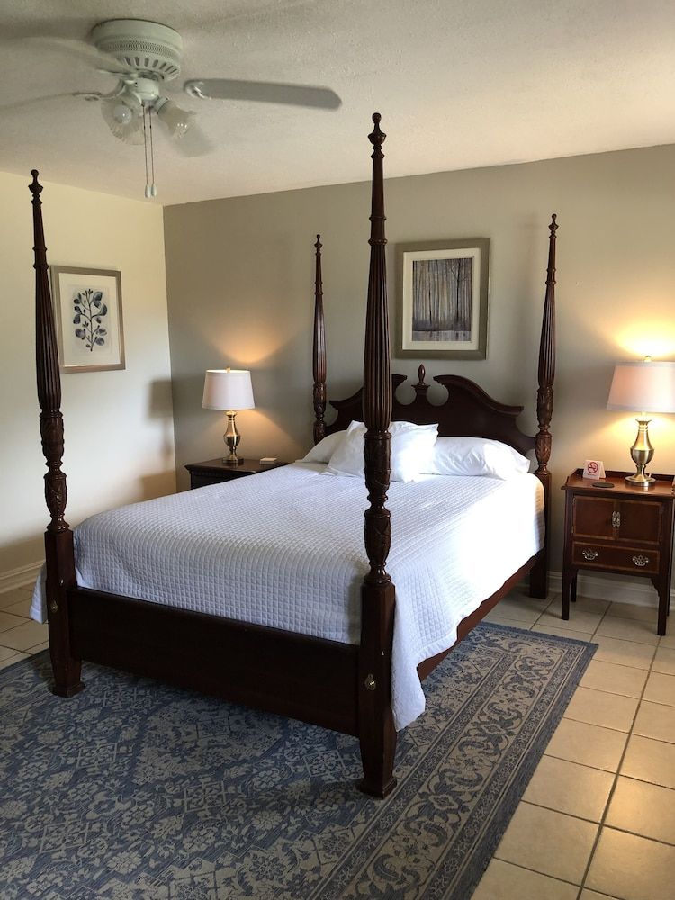 Room, Private Bathroom (8 - Rosalie Barrow Room - Queen downstairs)
