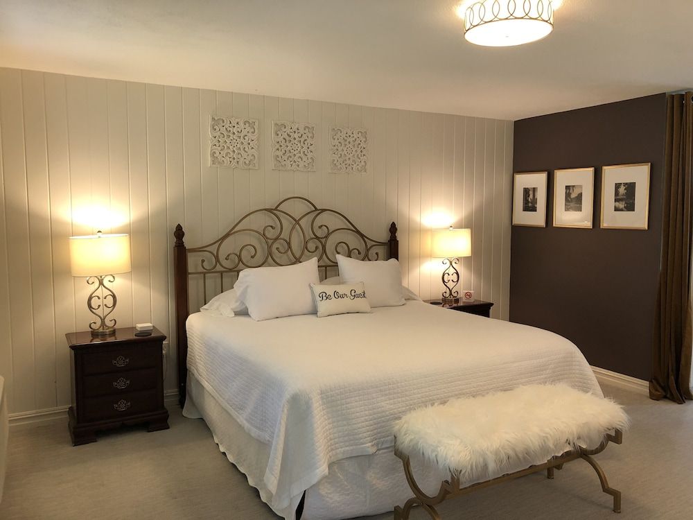 Room, Private Bathroom (5 - Martha Hillard Room - King - Mansion View - upstairs)