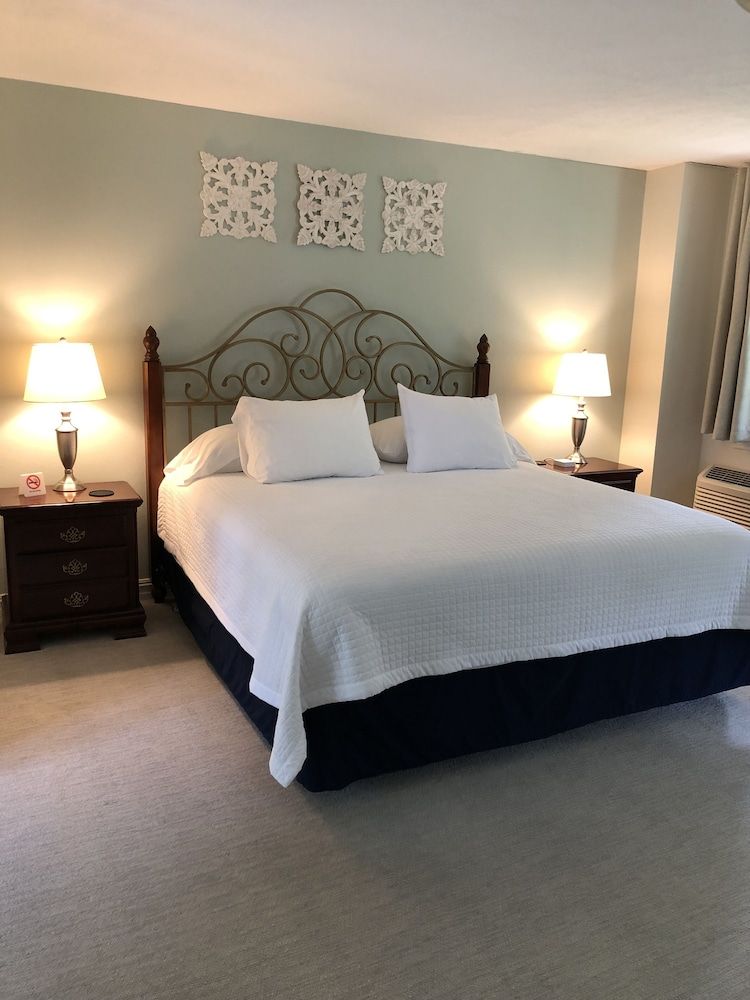 Room, Private Bathroom (6 - Amanda Barrow Room - King - Mansion View - upstairs)