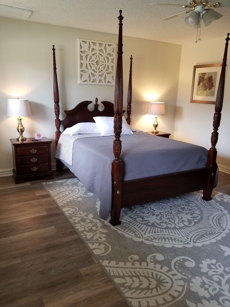 Room, Private Bathroom (7 - Emma Barrow Room - Queen downstairs)
