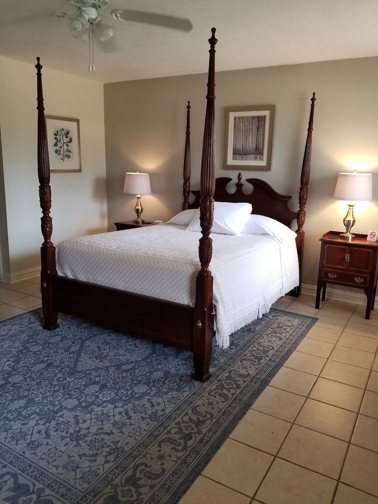 Room, Private Bathroom (8 - Rosalie Barrow Room - Queen downstairs)