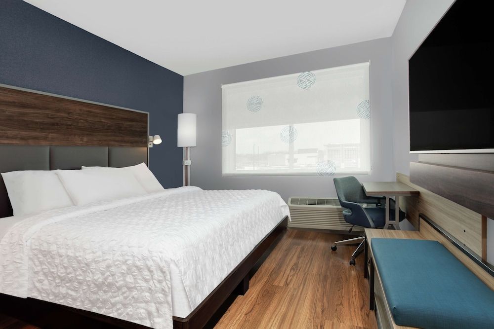 Room, 1 King Bed, Accessible (Hearing)