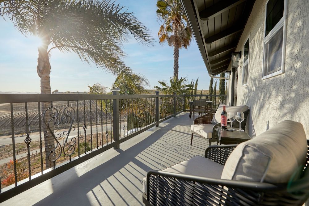 Europa Village Wineries and Resort Grand Room, 1 Bedroom, Non Smoking, Vineyard View