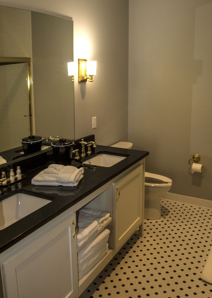 The Meadows Hotel Luxury Room, 2 Queen Beds 12