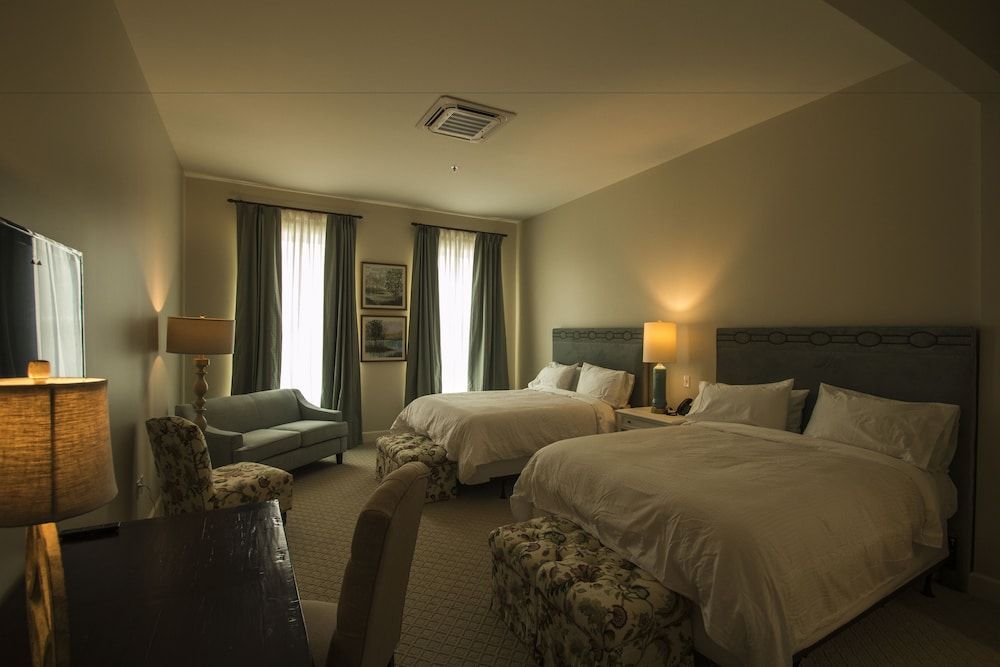 The Meadows Hotel Luxury Room, 2 Queen Beds 7