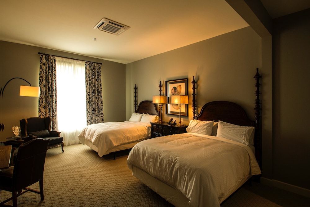 The Meadows Hotel Luxury Room, 2 Queen Beds 9