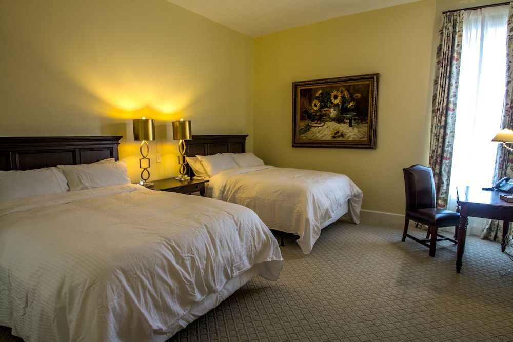 The Meadows Hotel Luxury Room, 2 Queen Beds 4