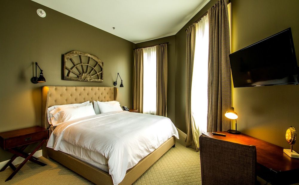 The Meadows Hotel Luxury Single Room, 1 King Bed 4