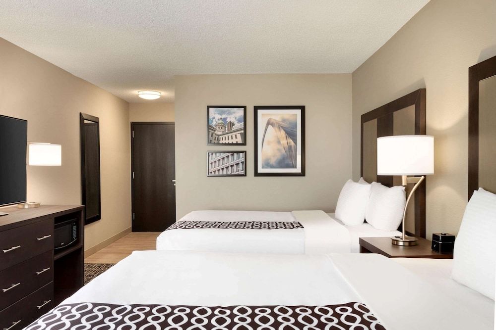 Room, 2 Queen Beds, Accessible, Non Smoking (Mobility/Hearing, Roll-In Shower)