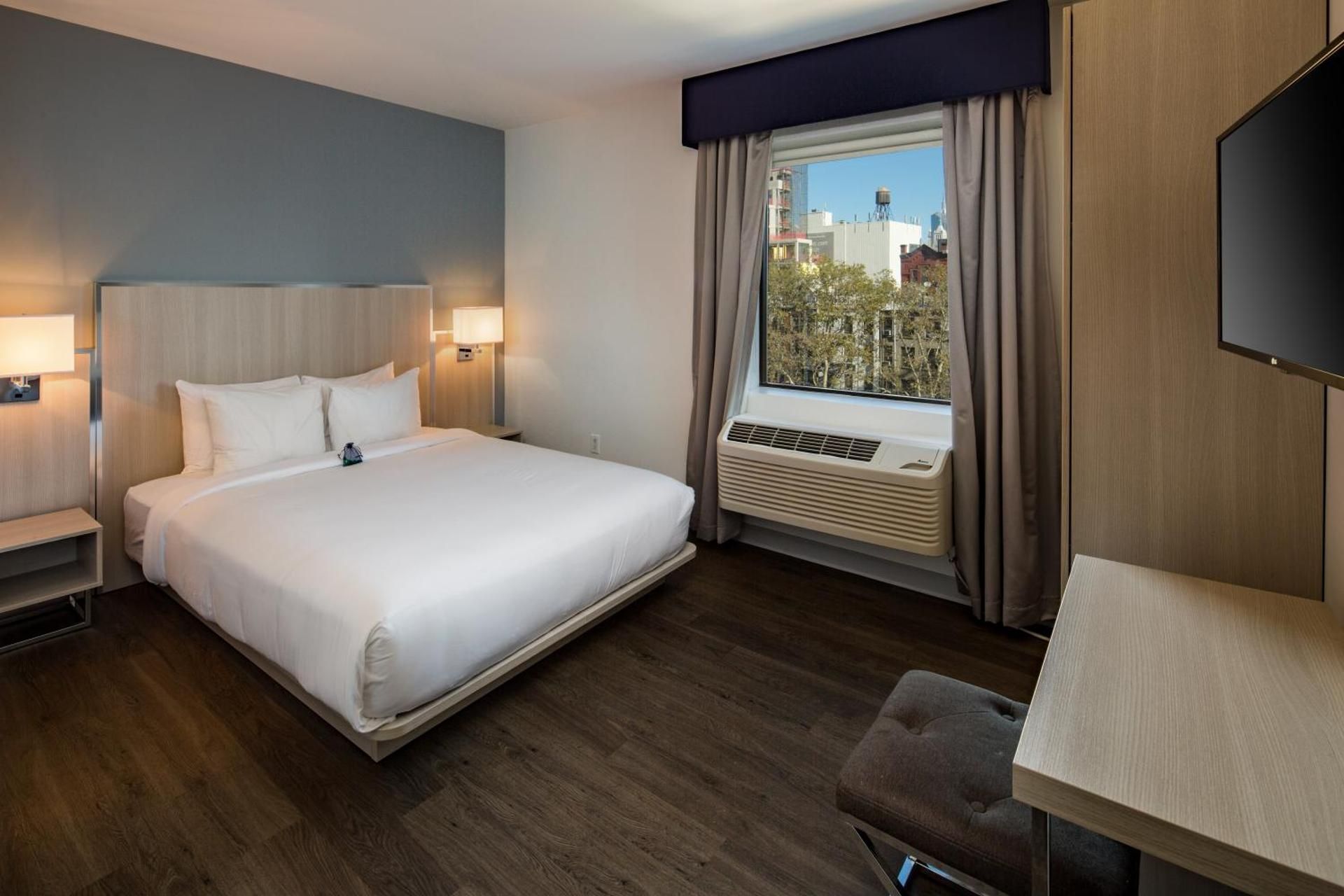 Deluxe Queen Room