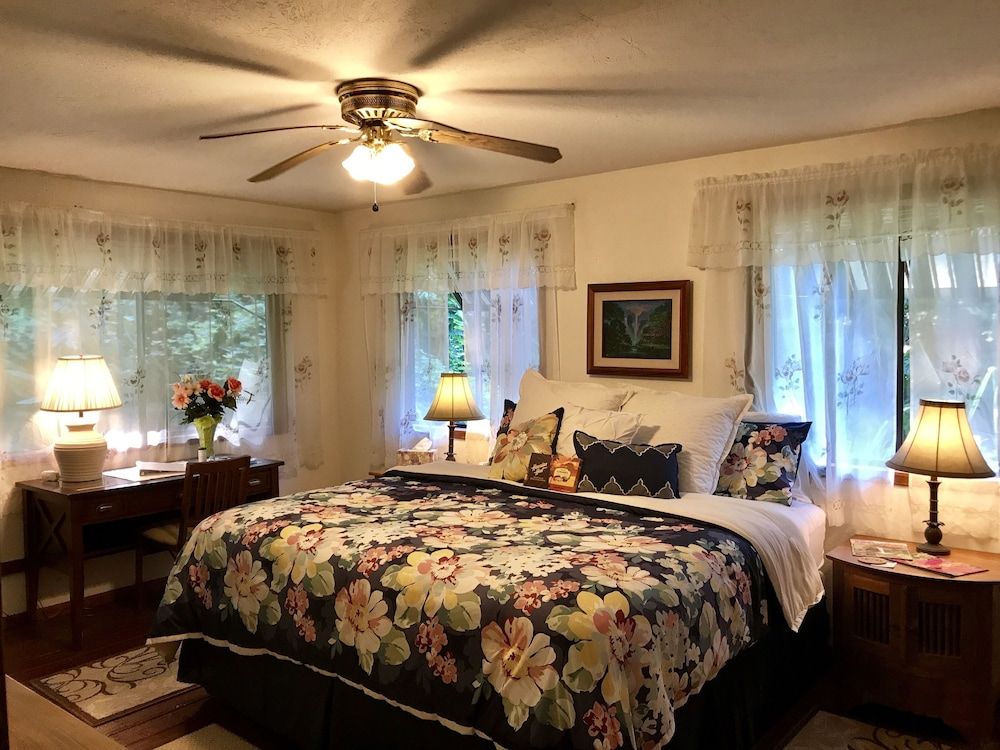 Room, 1 King Bed, Accessible (Malia Room)