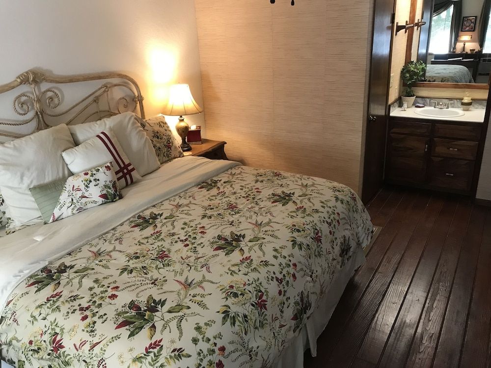 Room, 1 King Bed, Accessible (Makua Room)