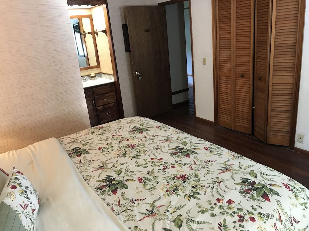 Room, 1 King Bed, Accessible (Makua Room)