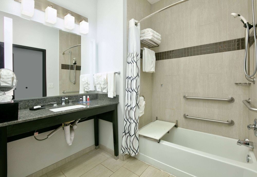 Room, 2 Queen Beds, Accessible, Non Smoking