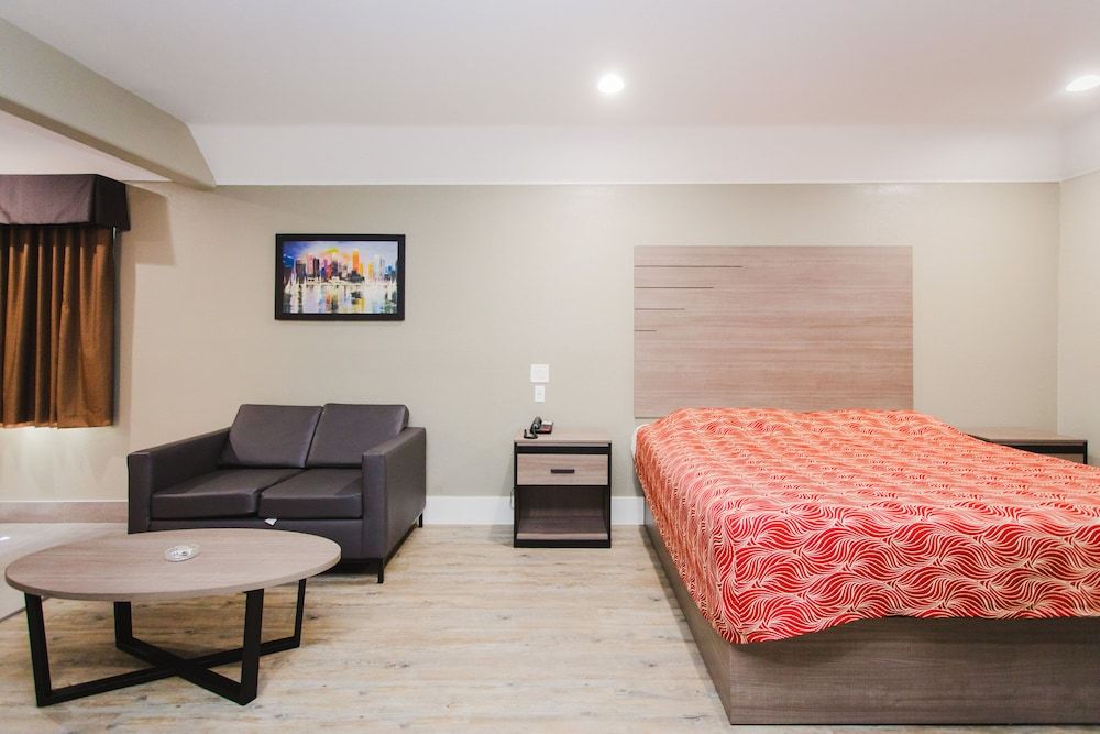 Palace Inn Beltway 8 & Westview Superior Room, 1 King Bed, Smoking 2