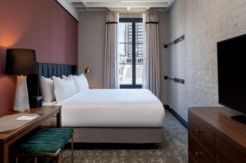Suite, 1 King Bed with Sofa bed (Editors)