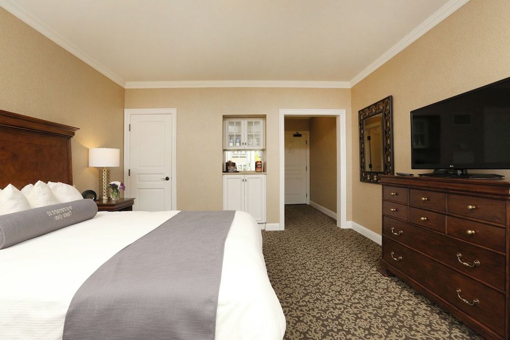 Executive Room, 1 King Bed, Accessible
