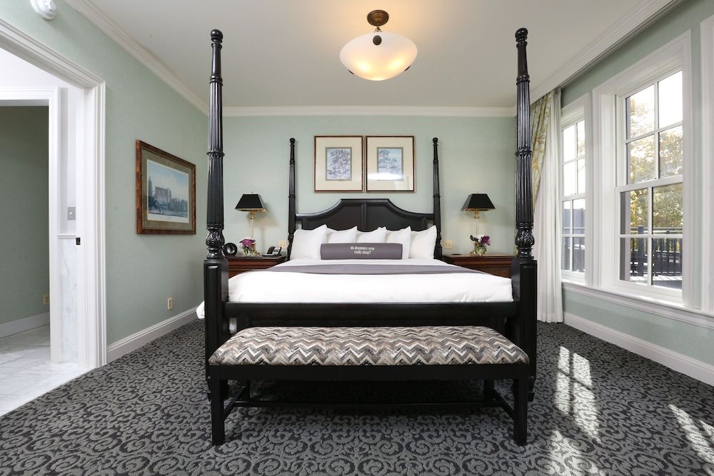 Grand Room, 1 King Bed (Luxury)